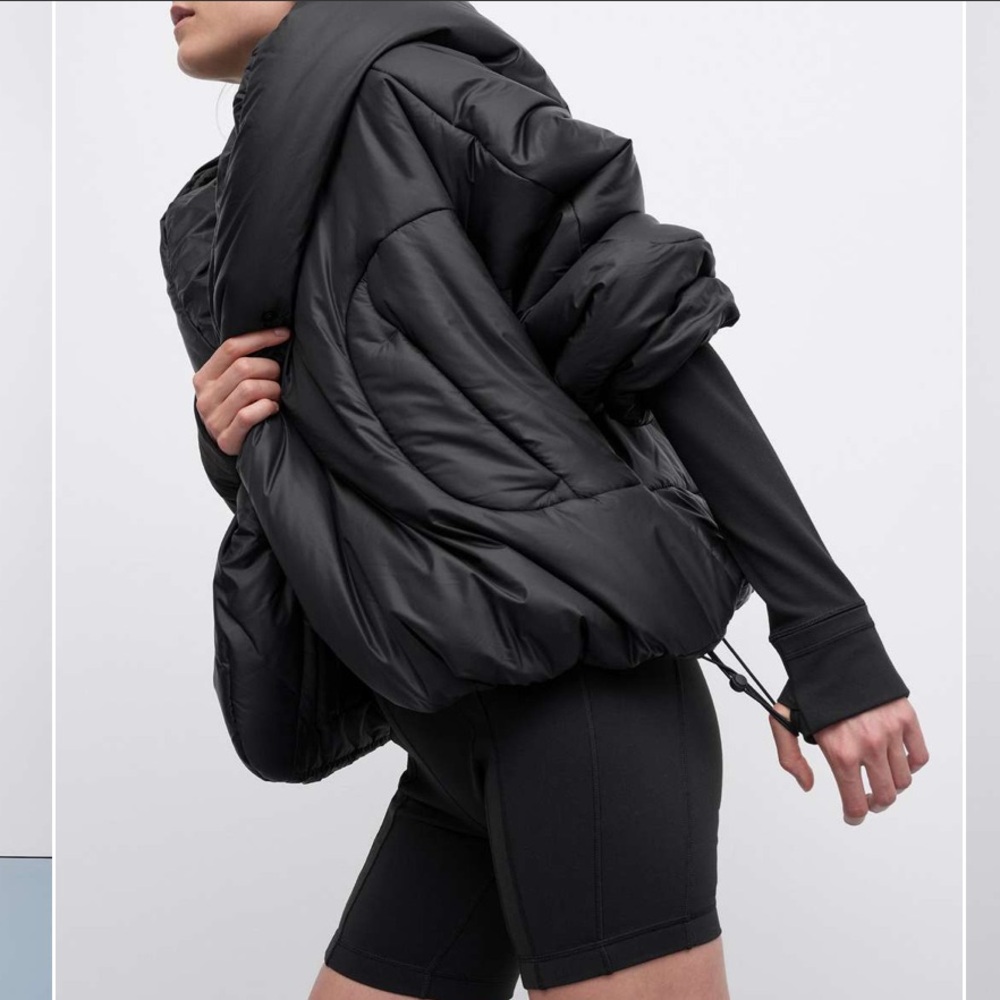 Lululemon size 4 black hooded insulated jacket oversized could fit up to size 8
